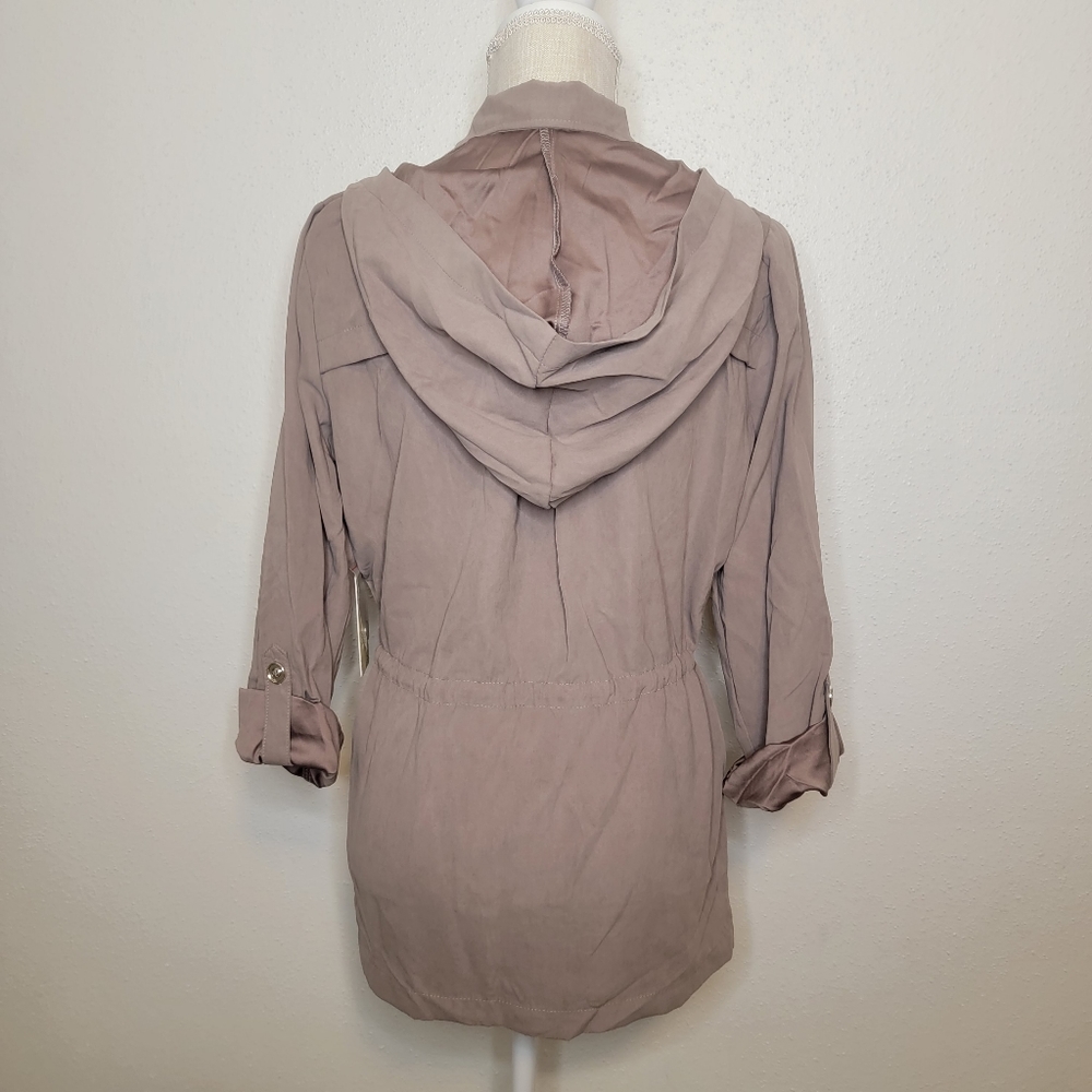 Light brown jacket. - Picture 2 of 13
